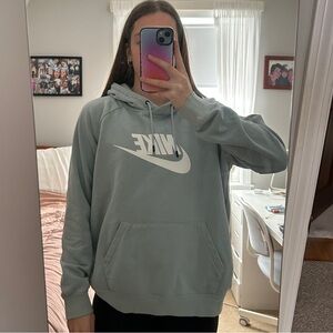 nike light seafoam green / turquoise women’s hoodie sweatshirt🩵💚